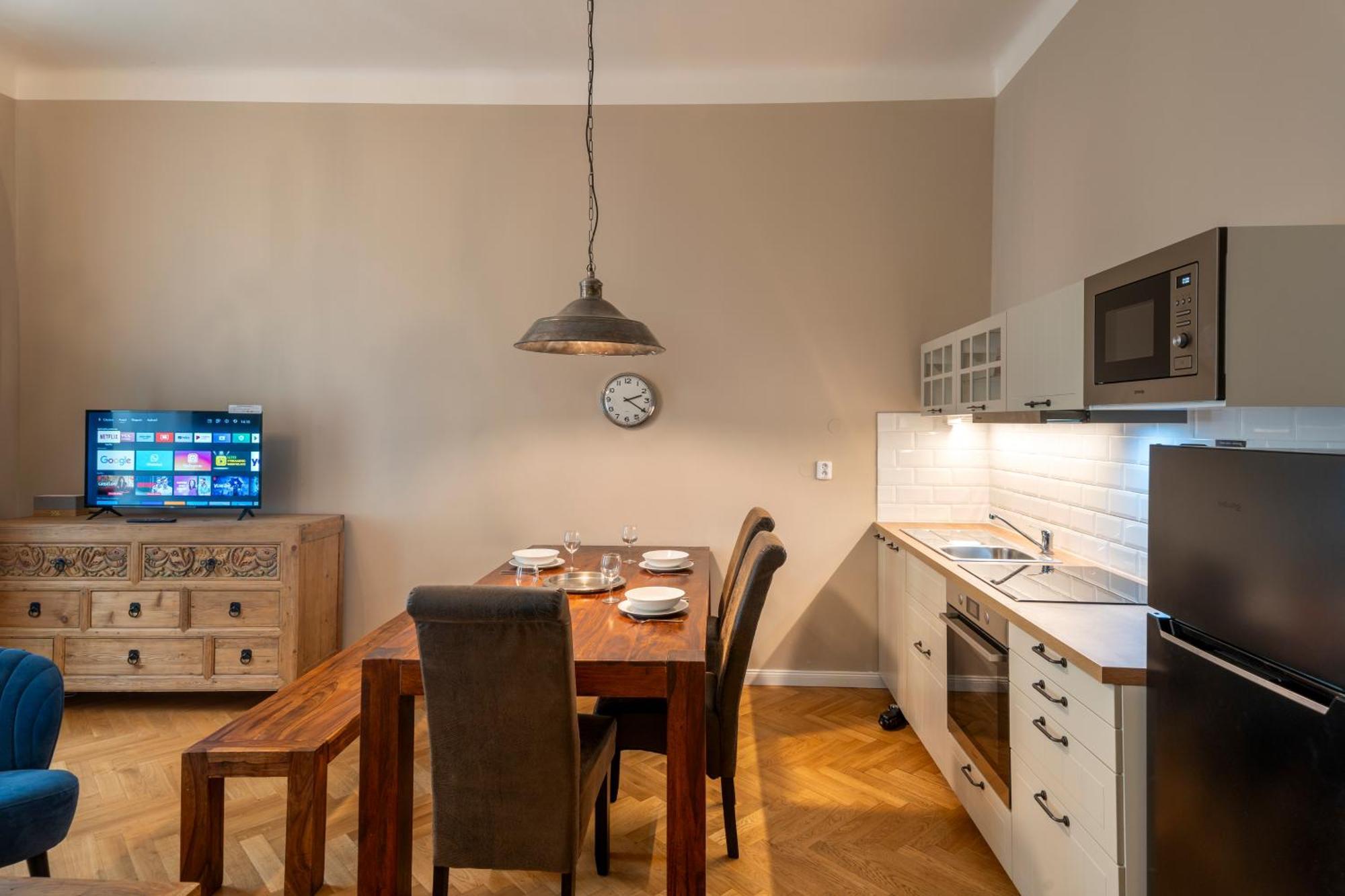 Apart Hotel Zborovska Прага Экстерьер фото