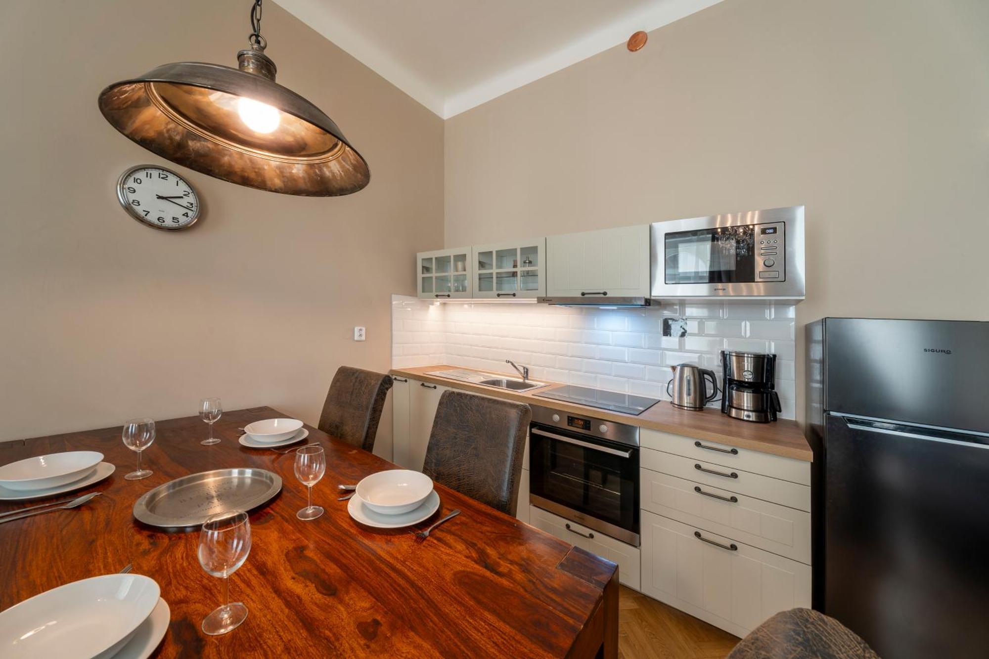 Apart Hotel Zborovska Прага Экстерьер фото
