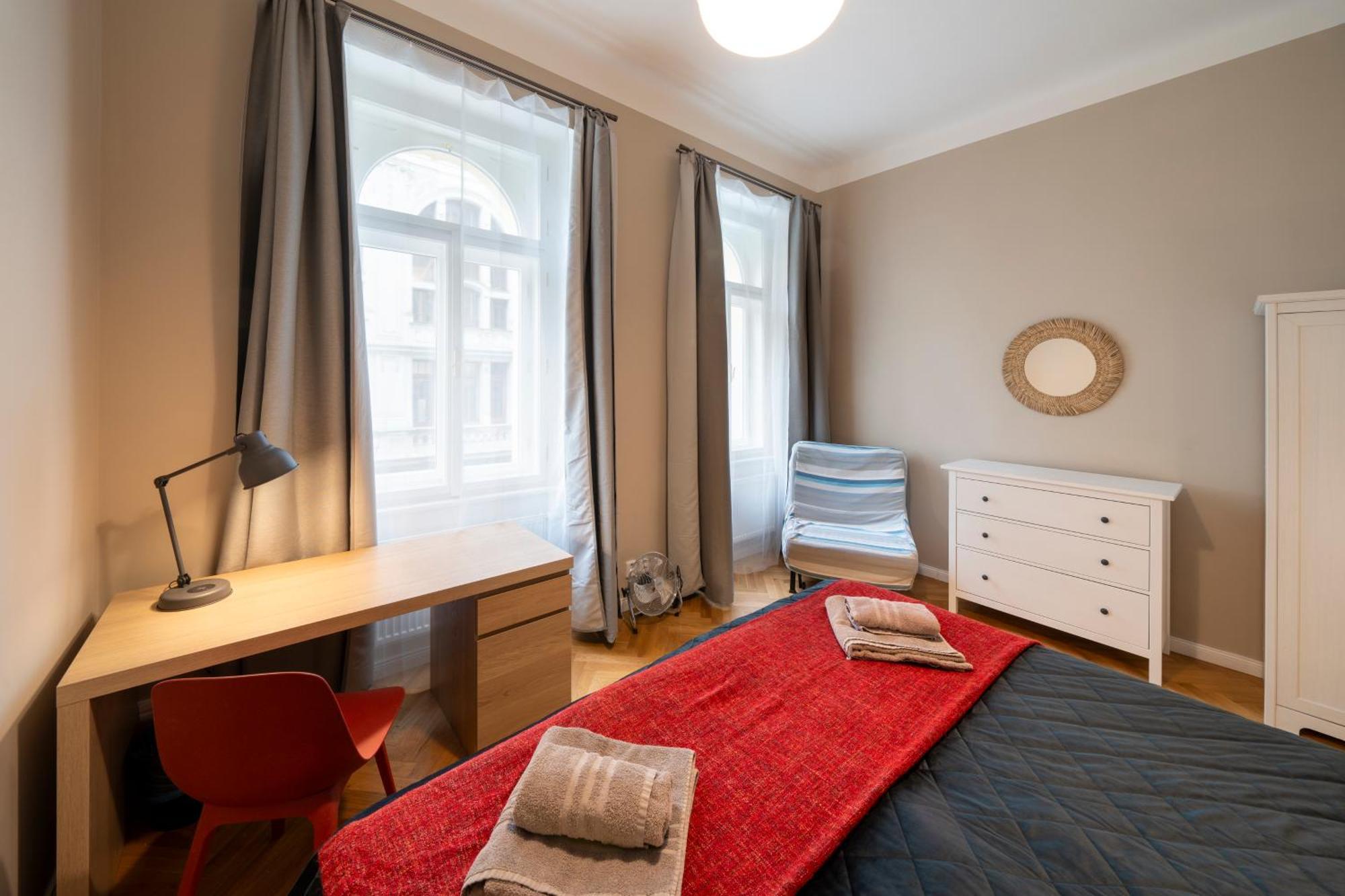Apart Hotel Zborovska Прага Экстерьер фото