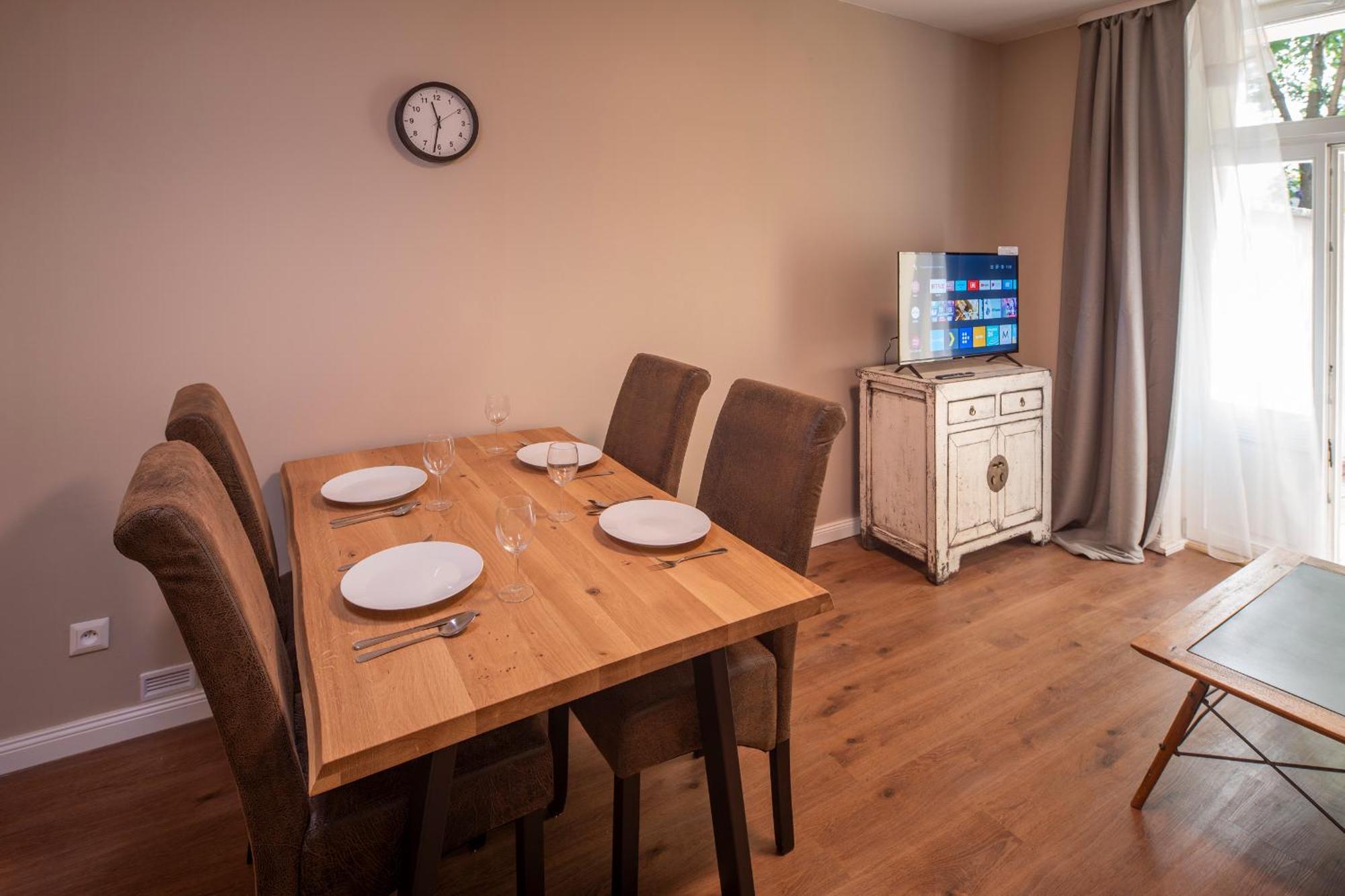 Apart Hotel Zborovska Прага Экстерьер фото