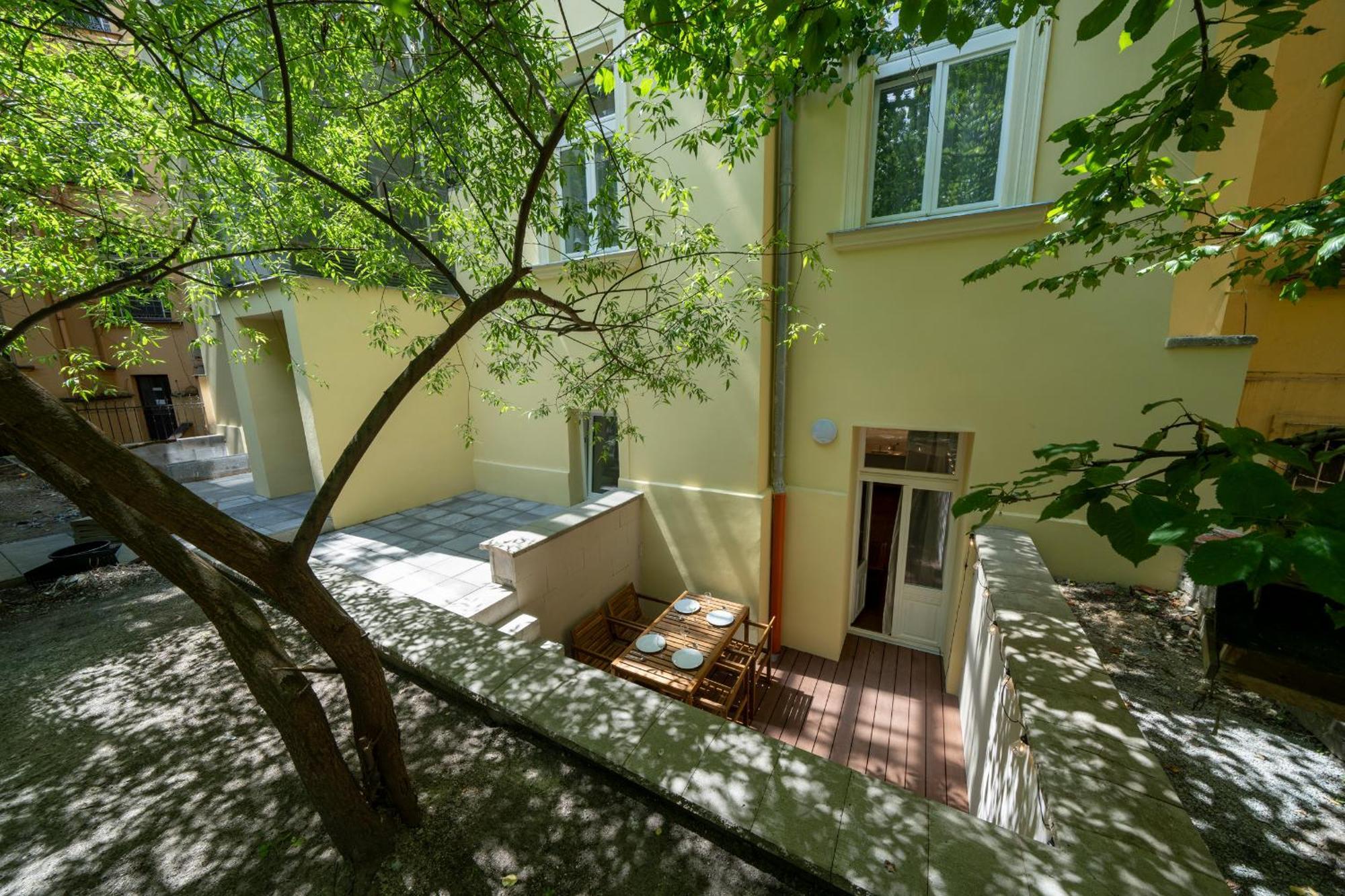 Apart Hotel Zborovska Прага Экстерьер фото